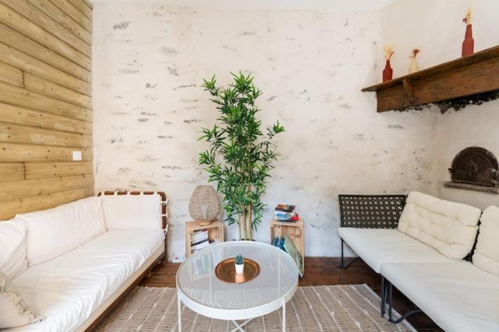 Chez Celia Apartment Ларунс Екстериор снимка